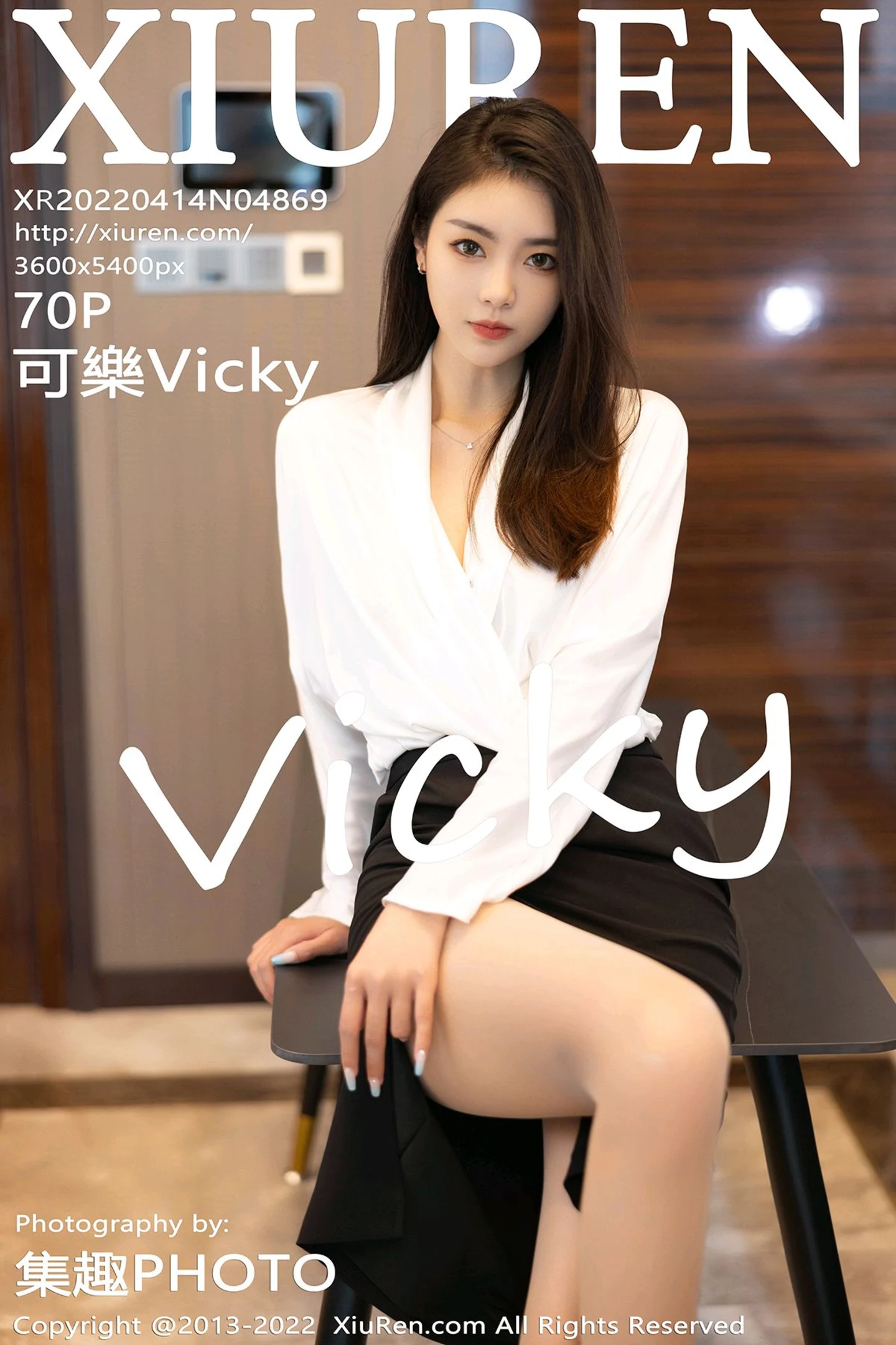 [XiuRen秀人网]No.4869_模特可乐Vicky白色上衣配黑色裙子露超薄肉丝秀美腿诱惑写真70P-秀人网 - XiuRen.Space
